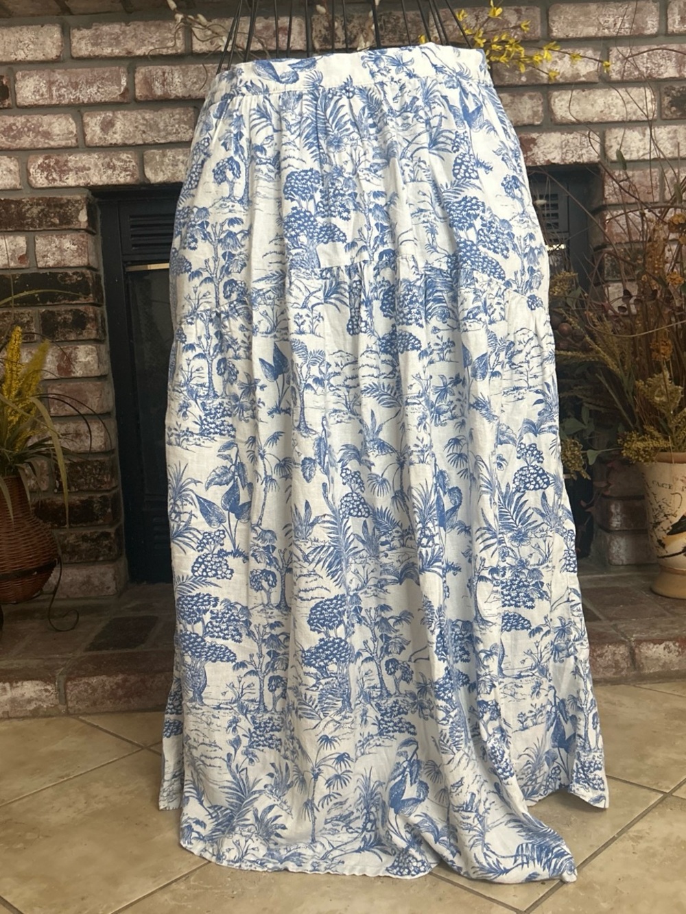 Nicole Miller Women’s Blue/White Floral Long Skirt Sz L